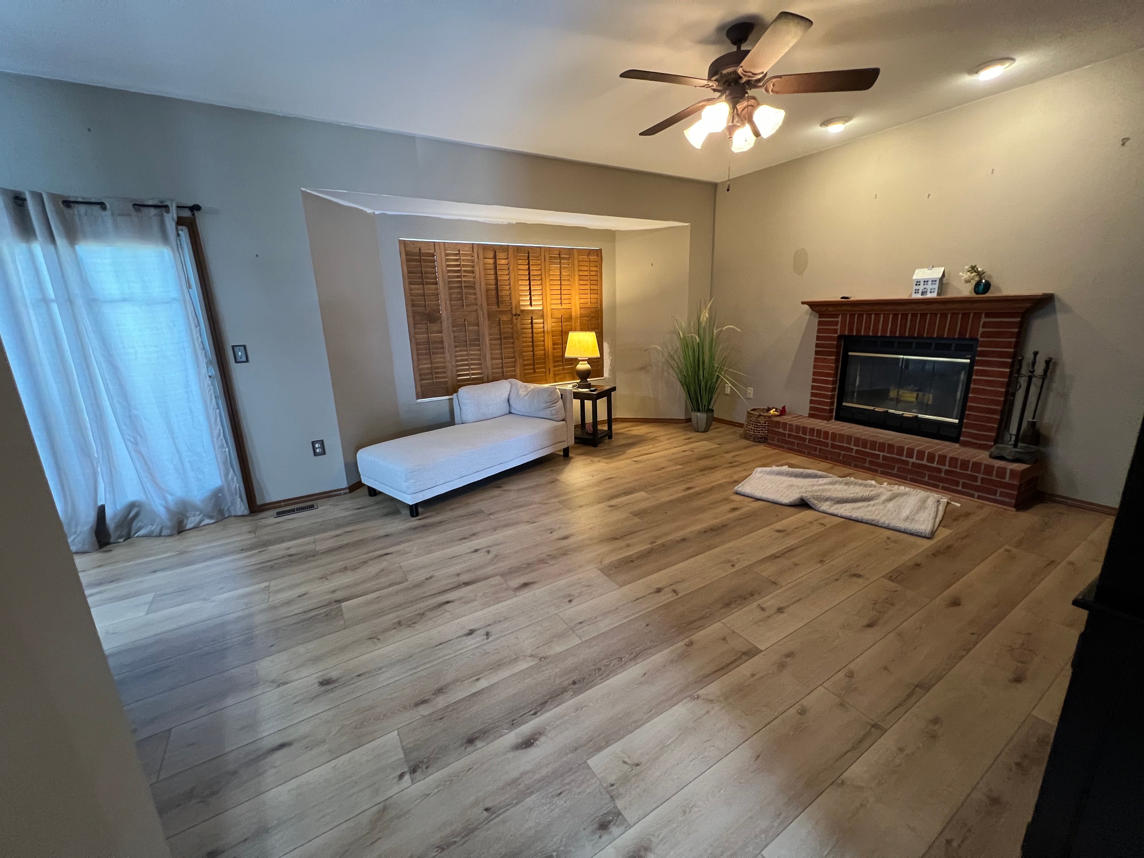 Finished basement entertainment room